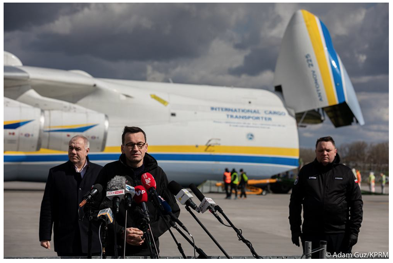 Specsłużby i Jacek Sasin stały za akcją sprowadzania lewych maseczek z Chin